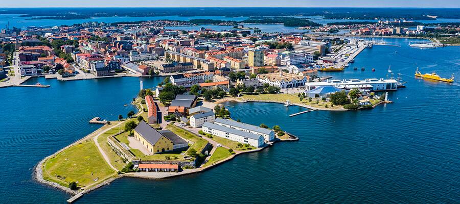 Descubre lo mejor de Karlskrona en una de las excursiones en tierra de Norwegian.